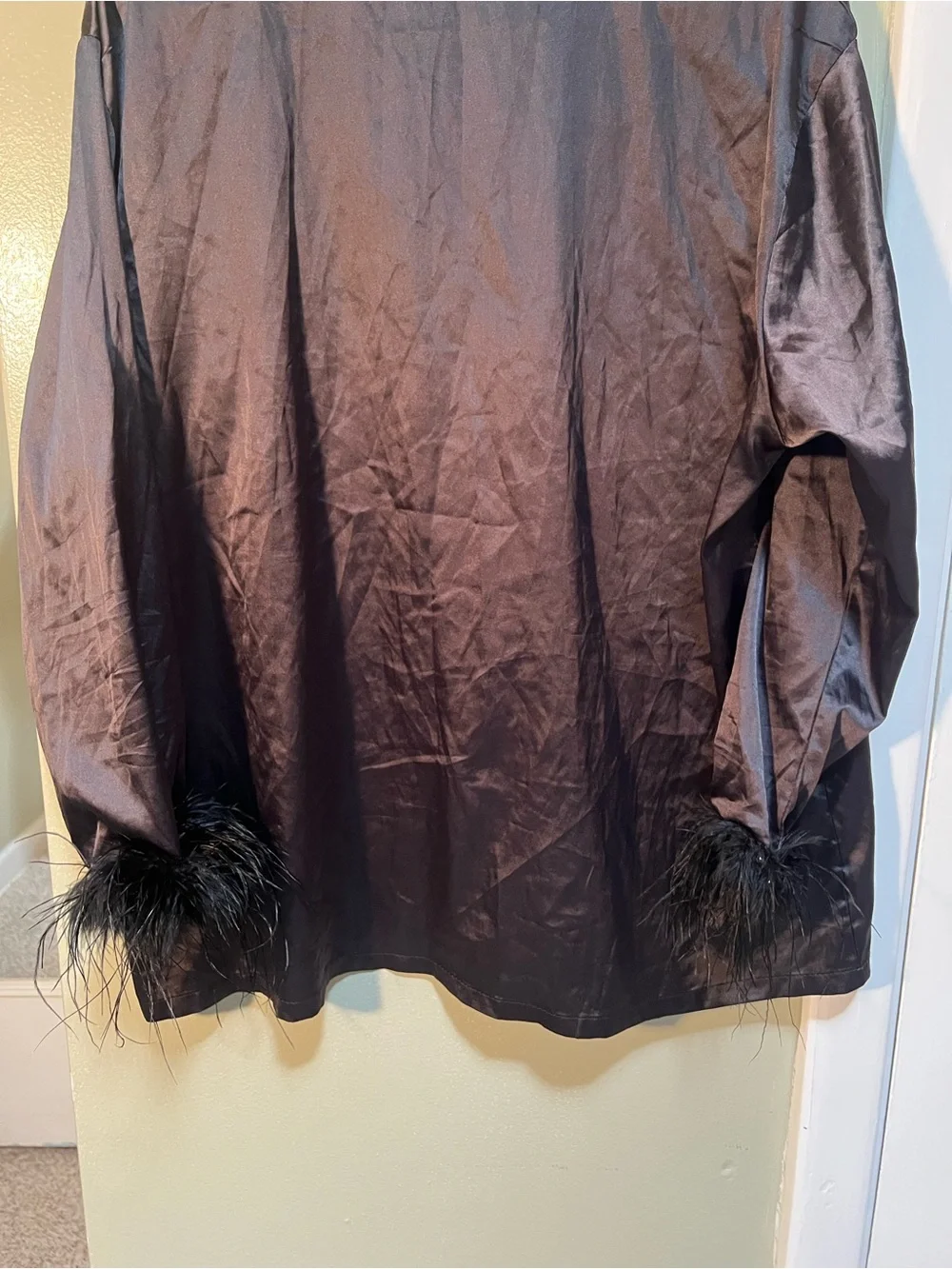 Women’s Sz XL Pajama Top Satin Button Down Black Feather Fuzzy Cuffs Long Sleeve